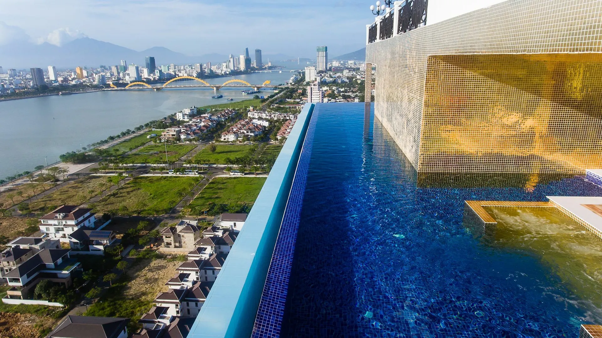 Fivitel Da Nang Hotel 4*,