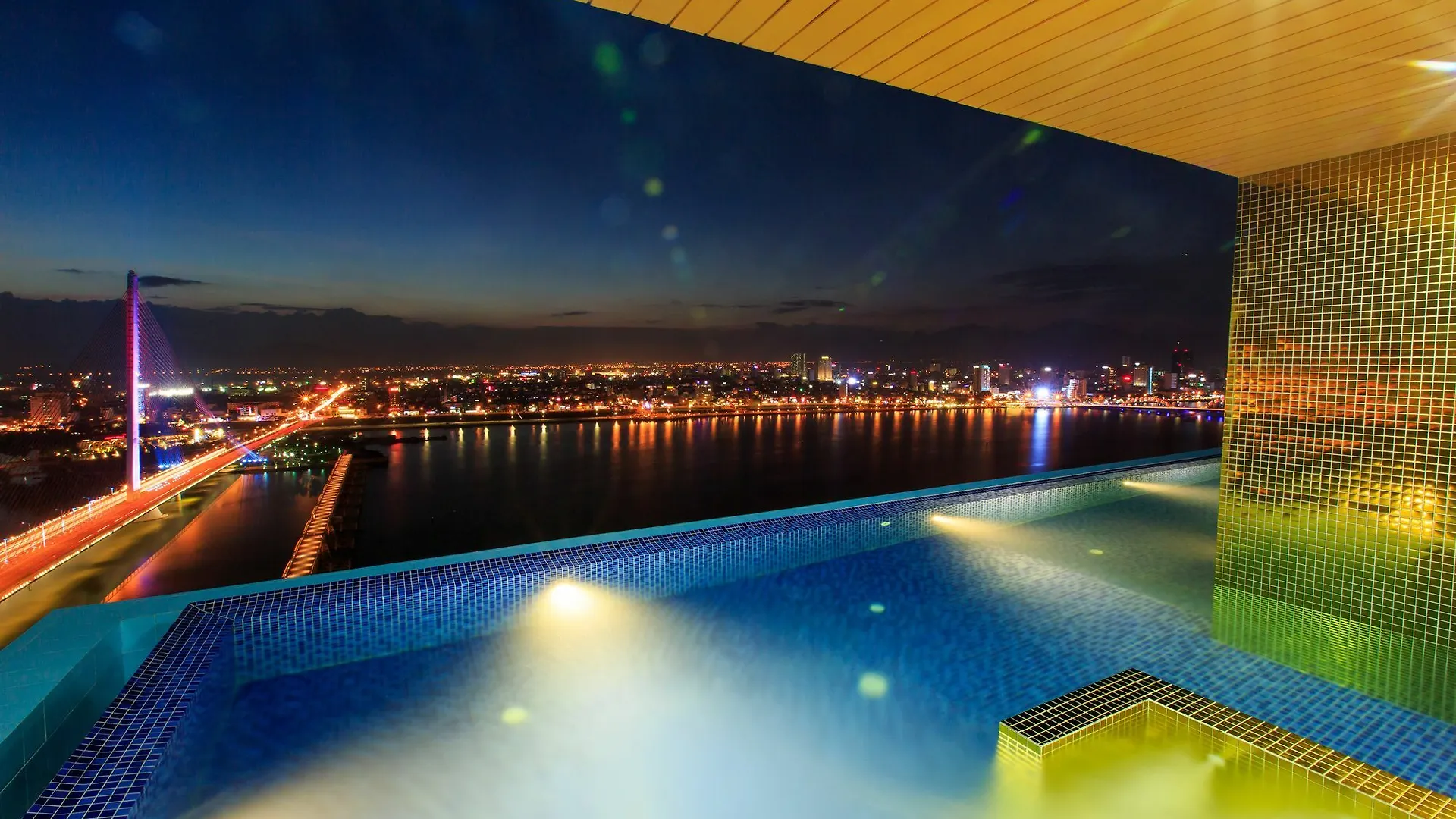 Fivitel Da Nang Hotel
