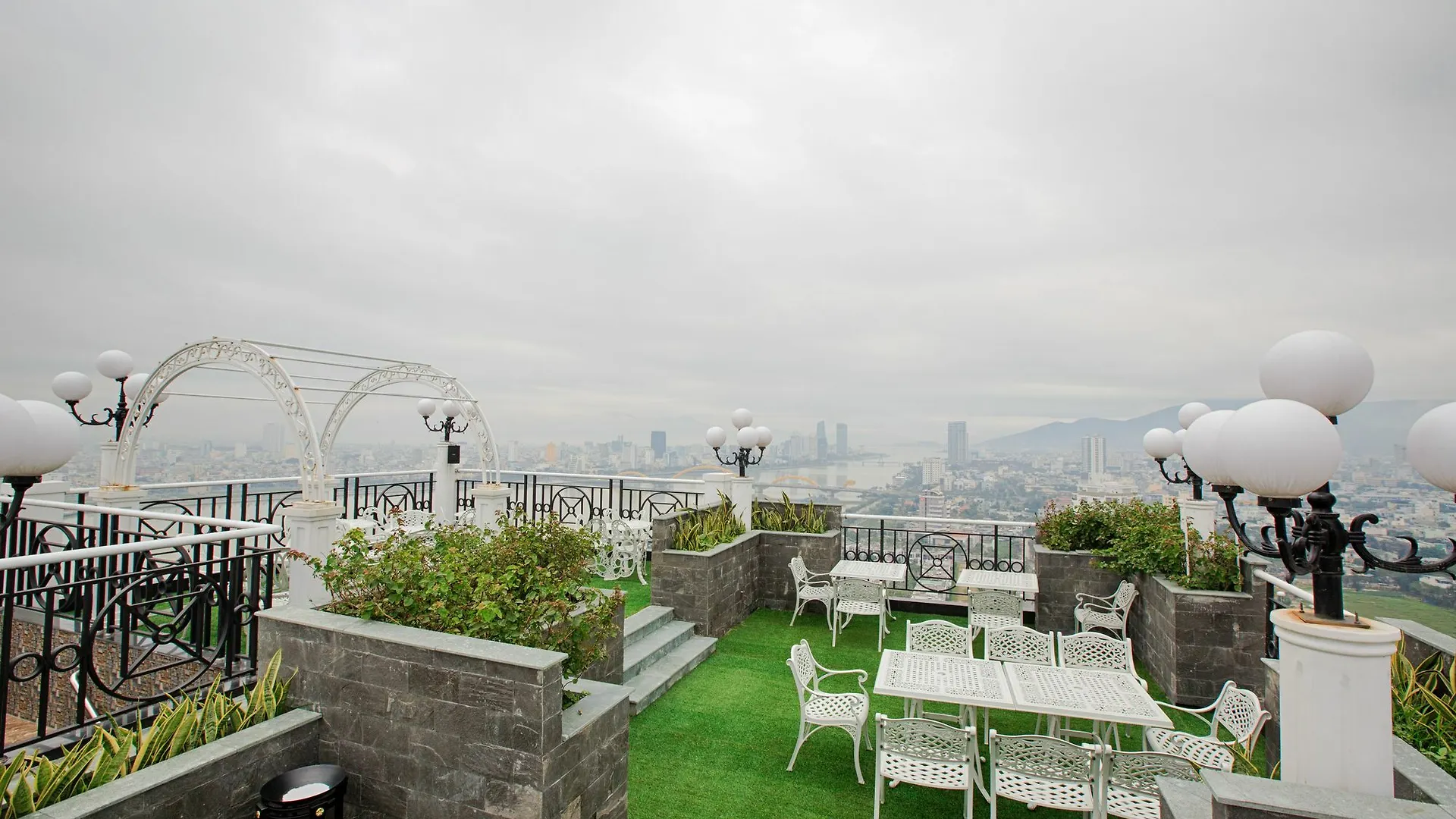 Fivitel Da Nang Hotel